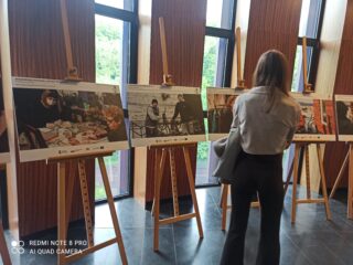 Wystawa Fotograficzna Podmiotów Ekonomii Społecznej z województwa podlaskiego na Uniwersytecie w Białymstoku na Wydziale Nauk o Edukacji - zdj. 6.